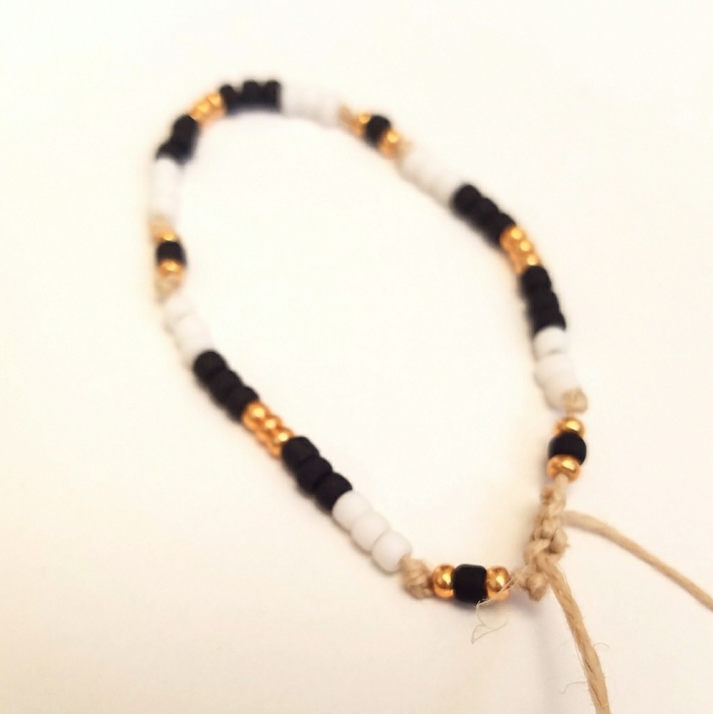 Gold black white beaded bracelet